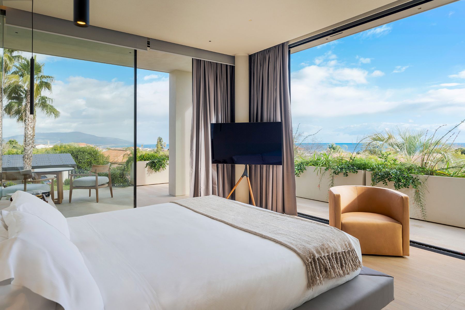 Hermosa villa photo.